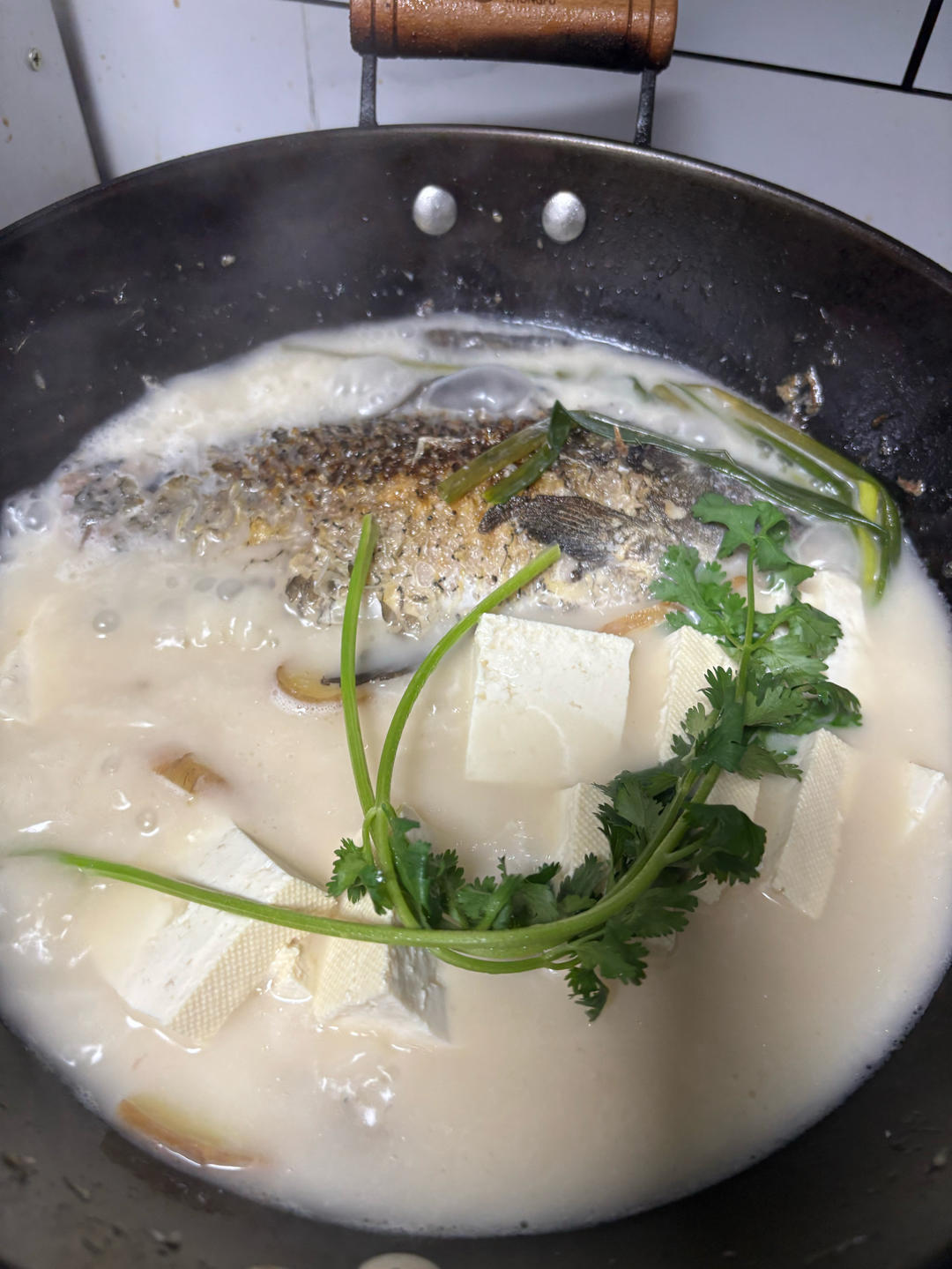 奶白鲫鱼豆腐汤|一条鱼最后的温柔