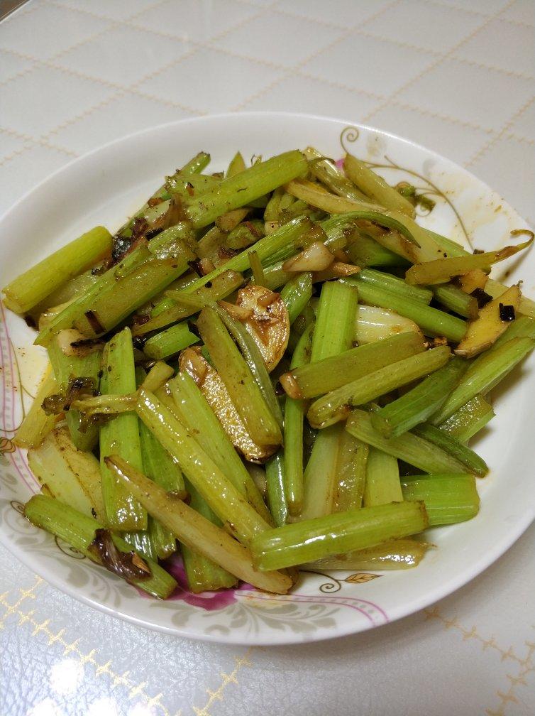 queen318做的炝炒芹菜
