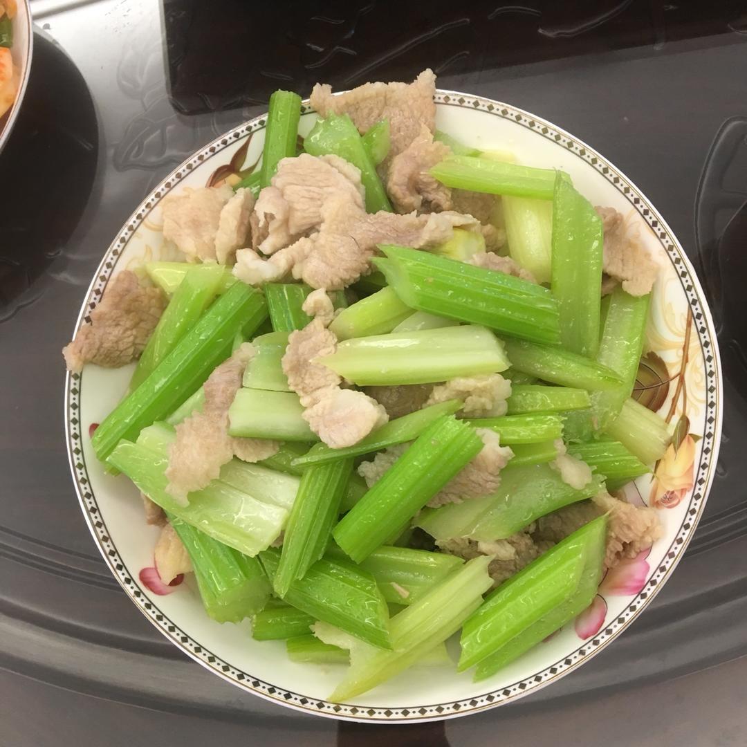 西芹炒牛肉