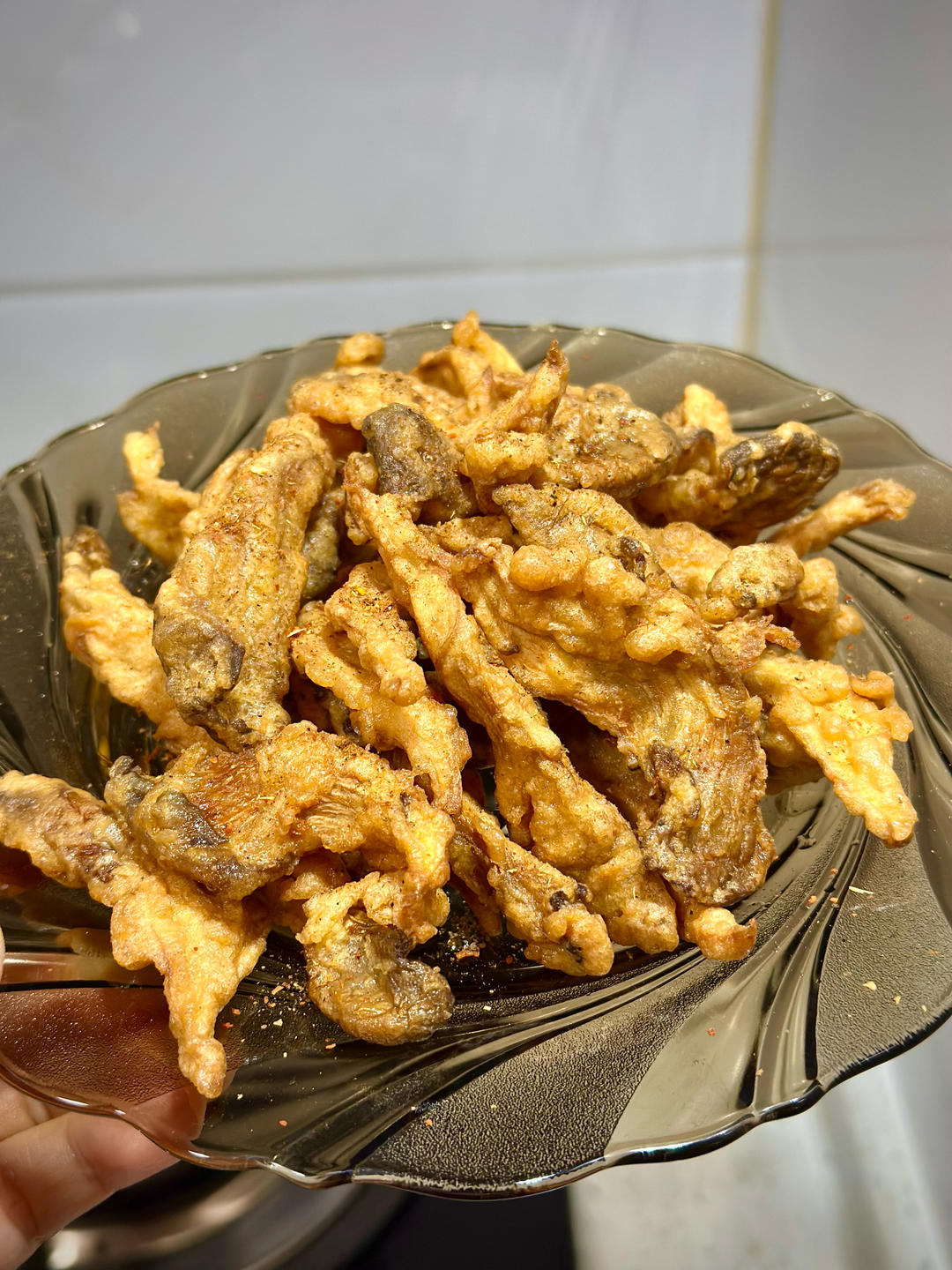 做椒盐蘑菇，直接挂面糊是不对的，大厨教你正确做法，香酥还脆