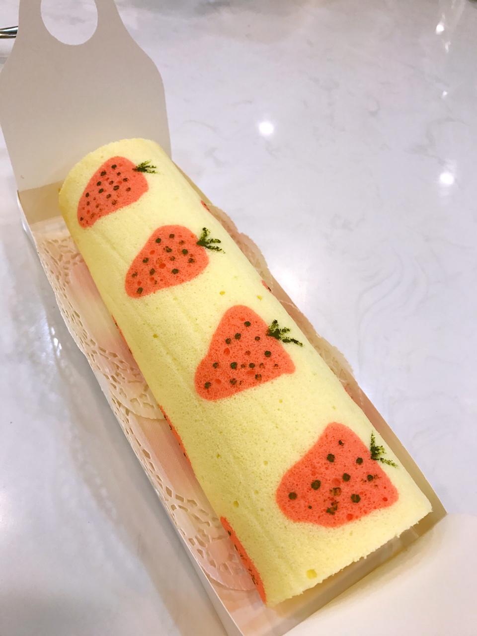 彩绘草莓蛋糕卷
