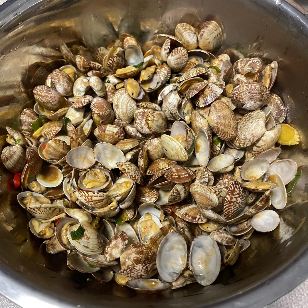 🔥超级简单的辣炒花蛤～味道绝对好吃到舔壳