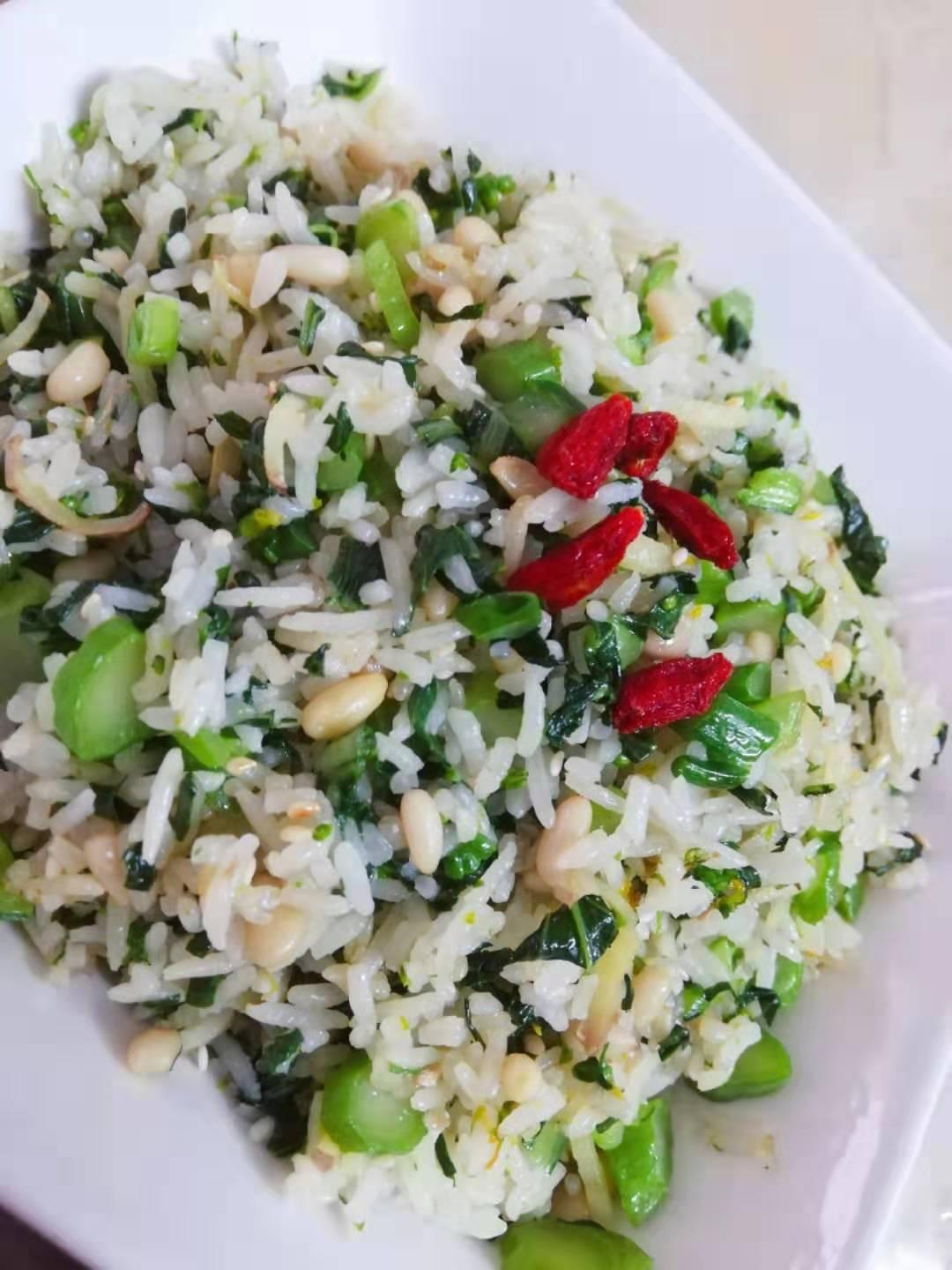 素食︶松子菜心粒炒饭的做法