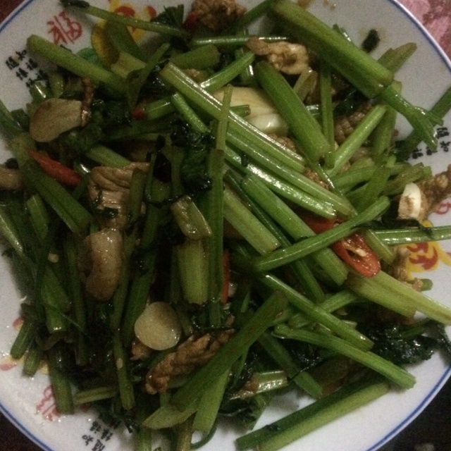 芹菜炒肉