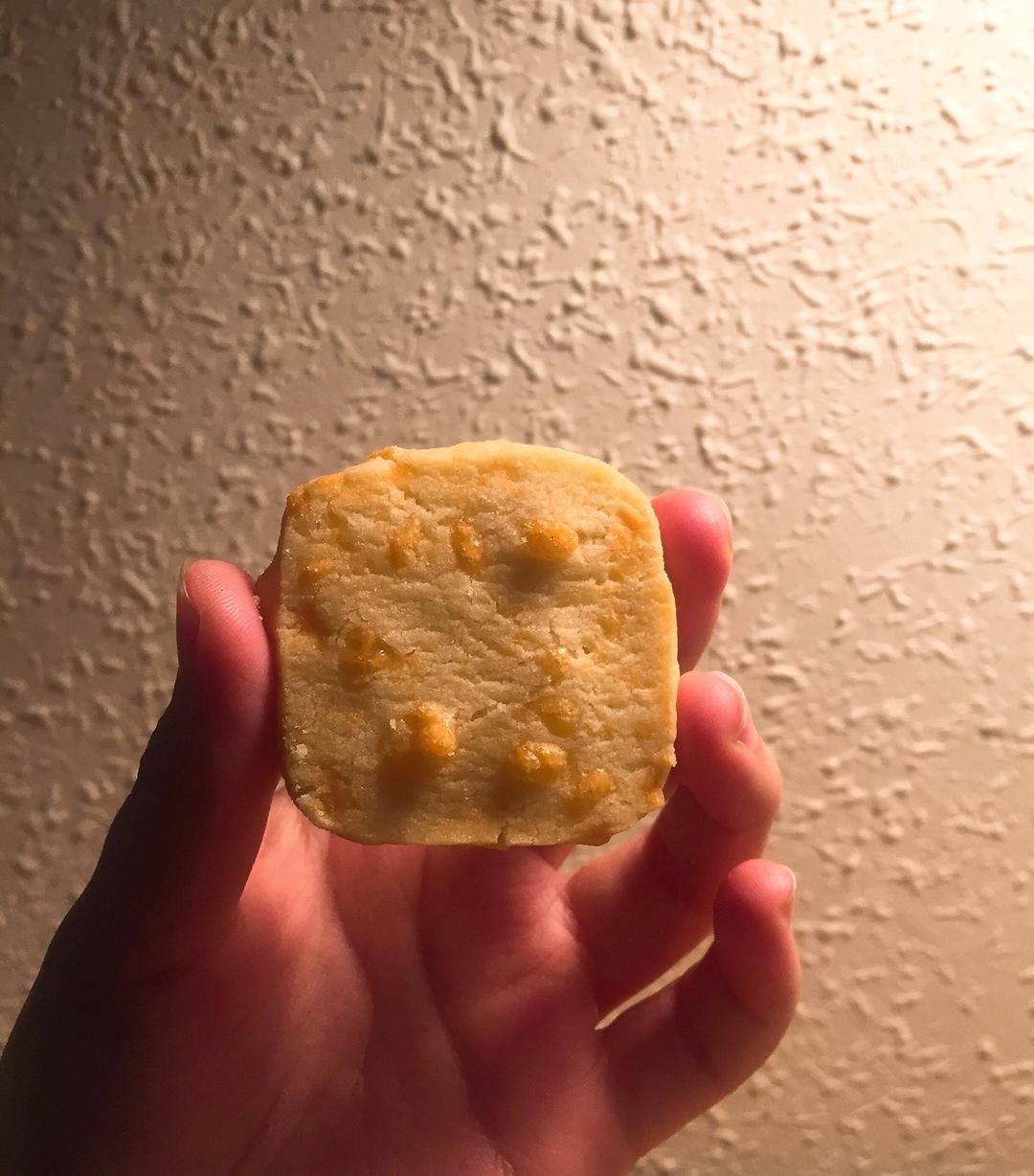 粒粒切达奶酪饼干