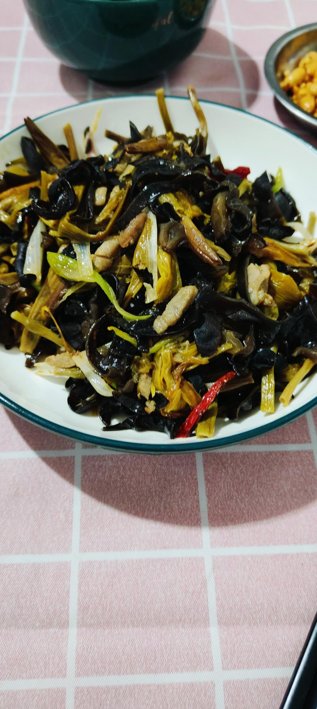 黄花菜木耳炒肉丝