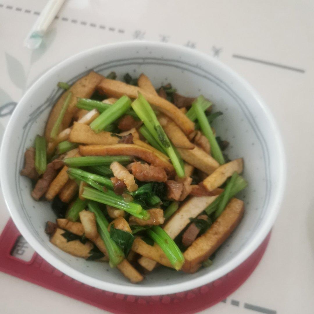 芹菜香干炒肉