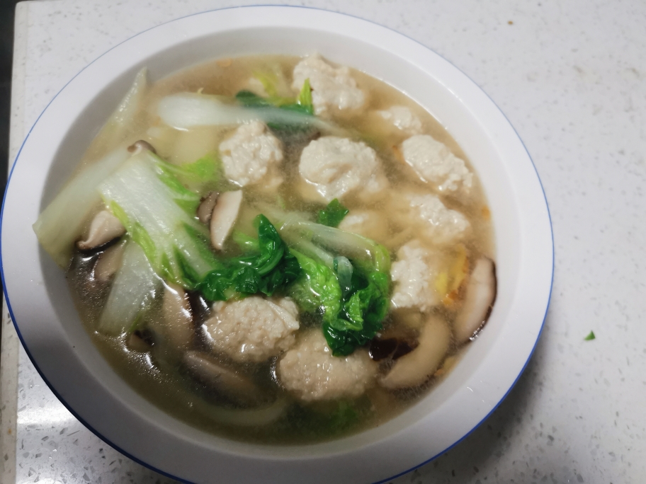 超低卡美味减肥餐-香菇白菜鸡肉丸子汤