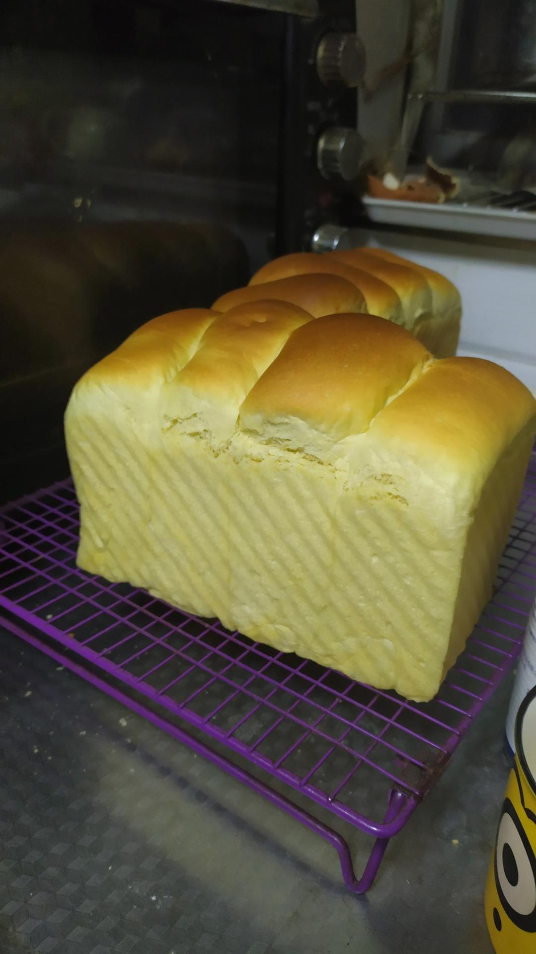 奶香纯粹的重料淡奶油吐司