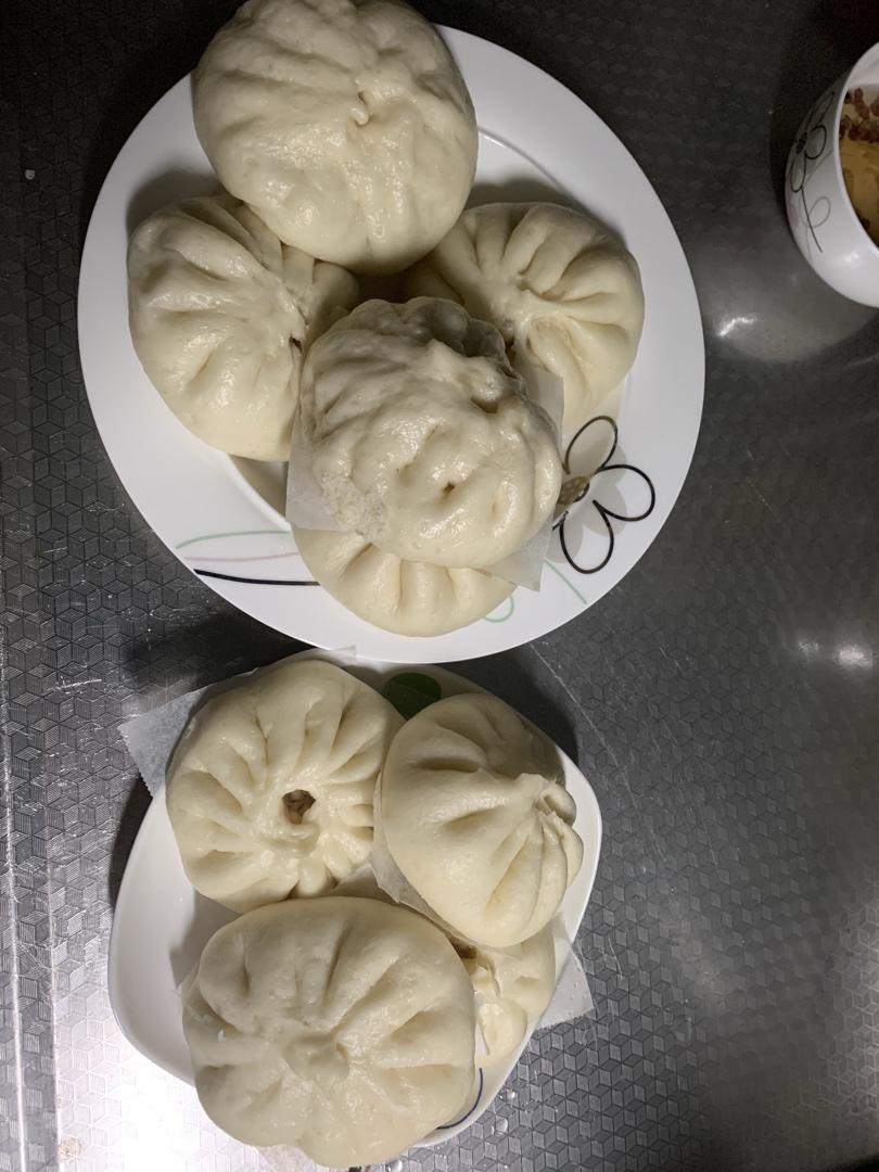 松软多汁的肉包子