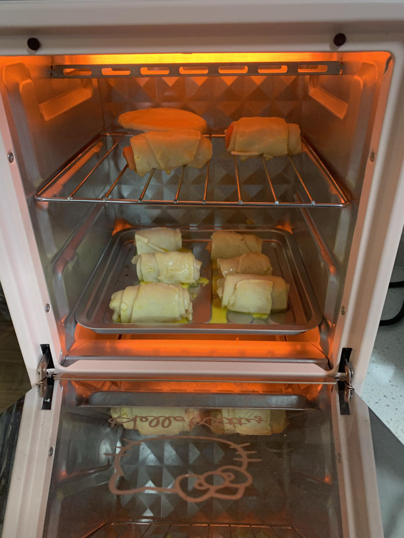 香肠酥皮卷：手抓饼皮还能这样吃，不用和面快速搞定早餐