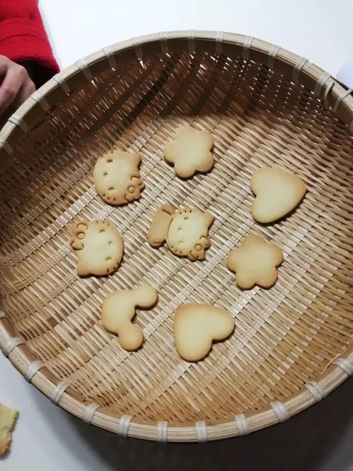 超简单！好吃又平整的糖霜饼干底的做法（附贴心小提示哦）