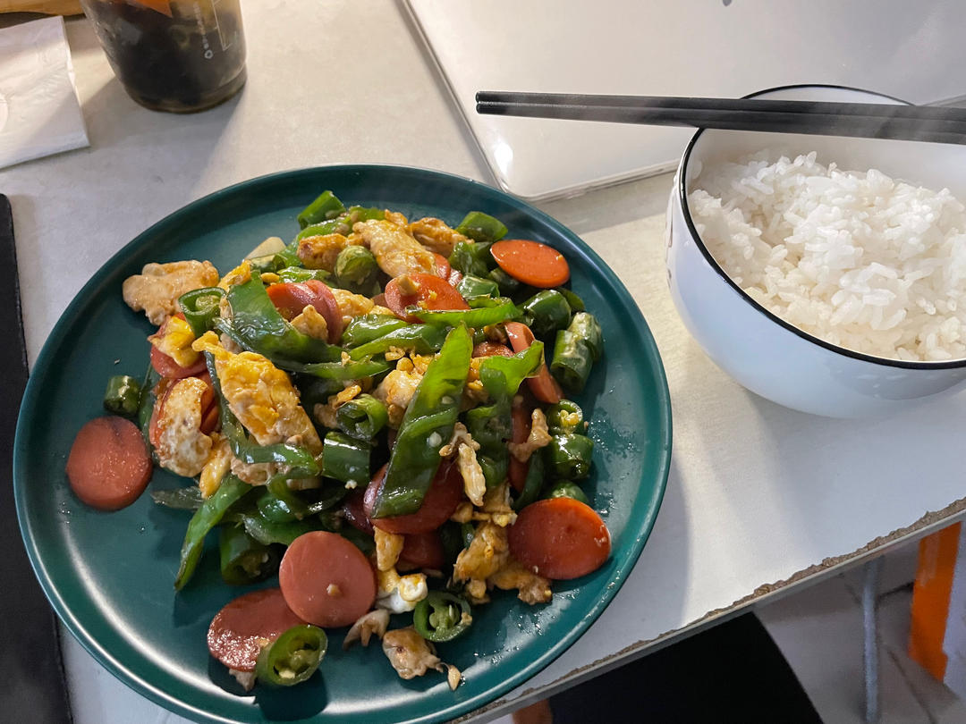 超下饭的青椒火腿炒蛋