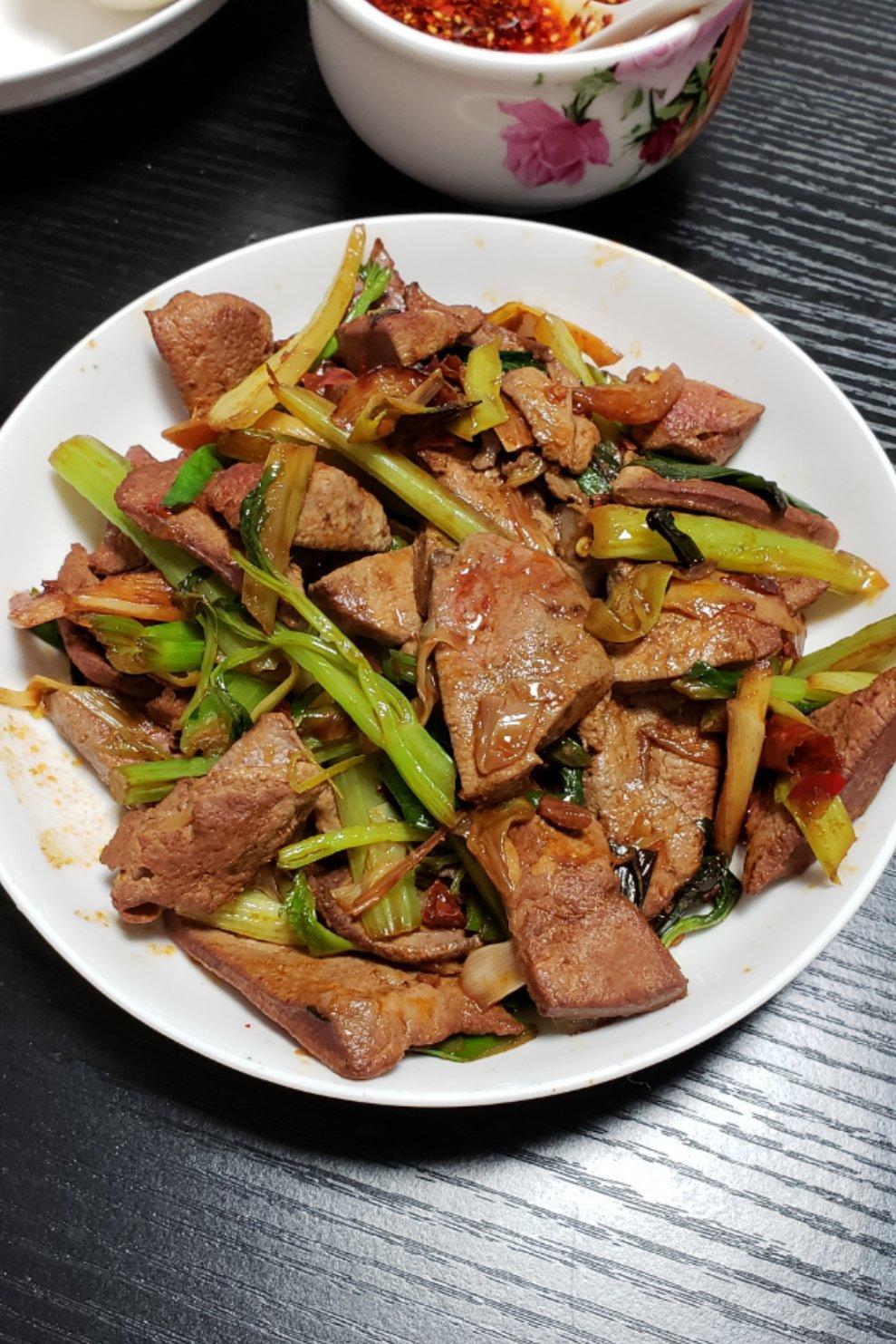 爆浆芝士牛肉饼做的嫩炒猪肝