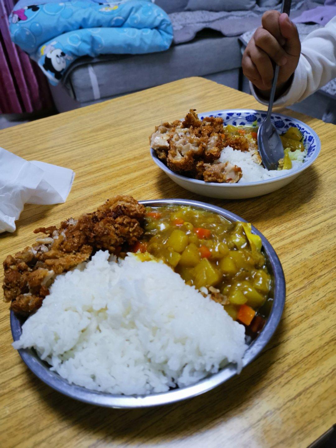 炸鸡排咖喱饭