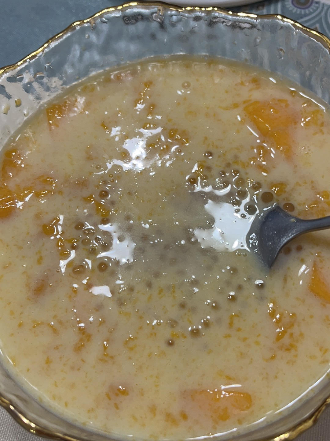 椰汁芒果西米露，香甜可口！