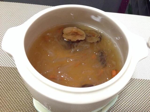 红枣枸杞炖燕窝