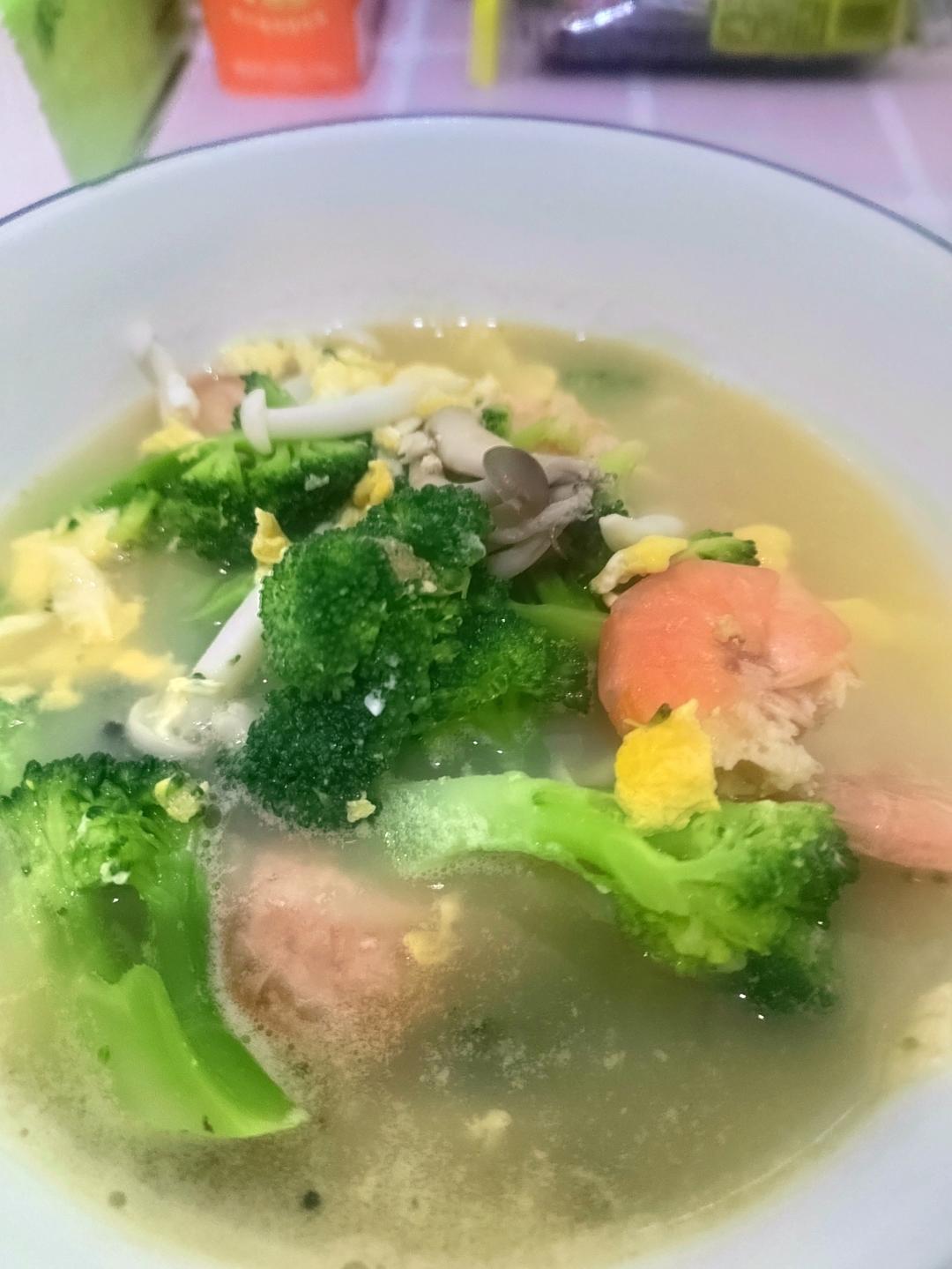 西兰花虾仁菌菇汤