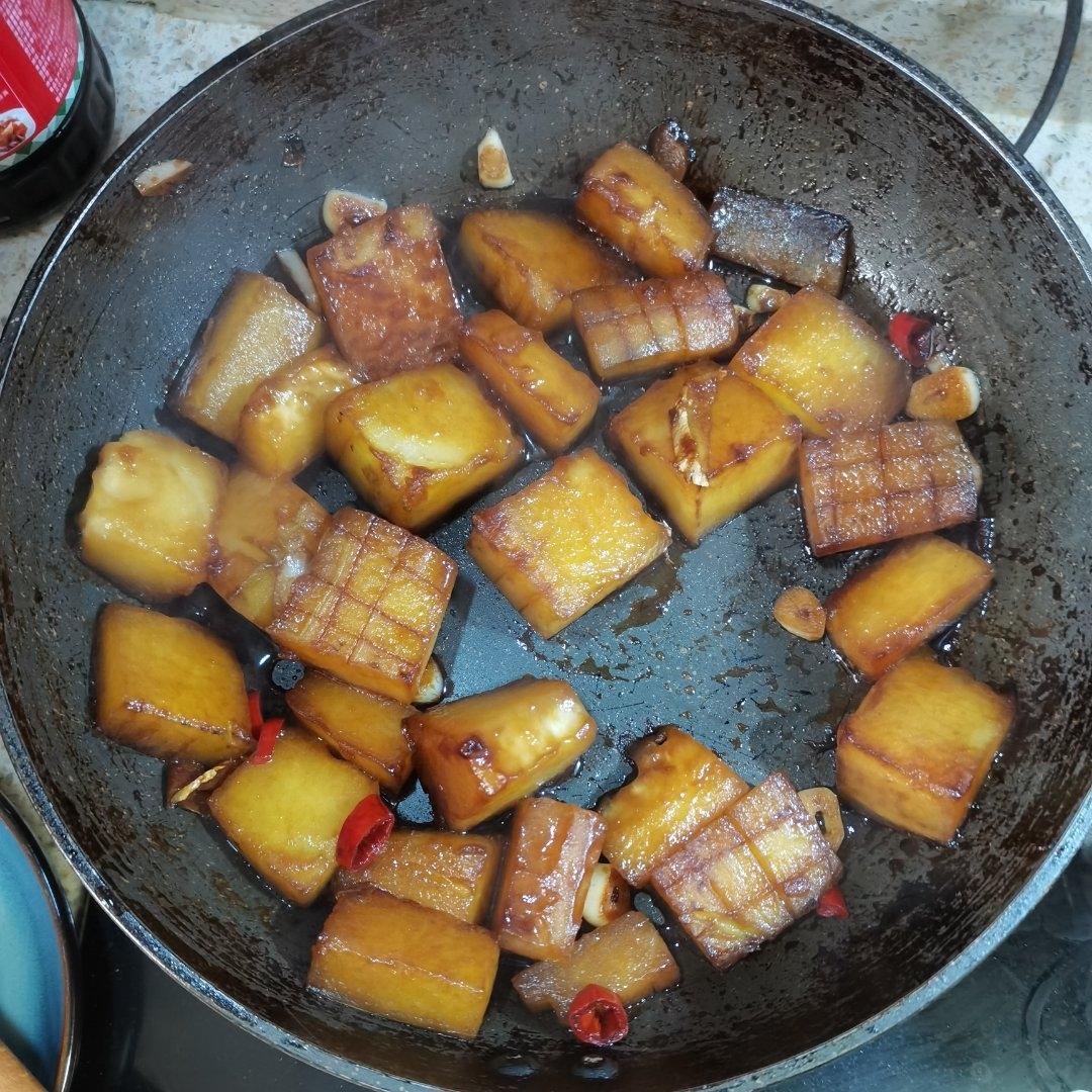 红烧冬瓜最完美做法，不加一滴水，瞬间秒杀红烧肉