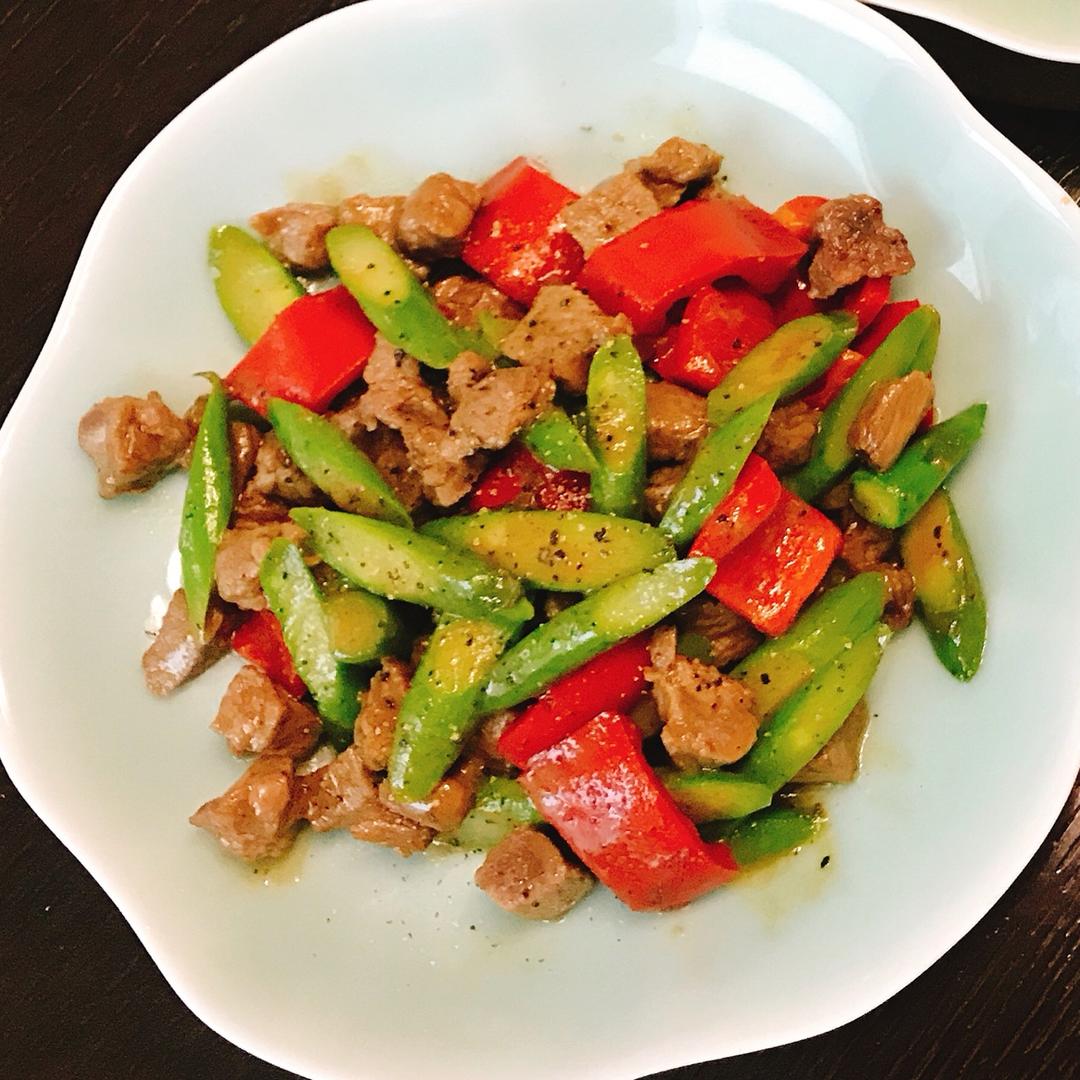 黑椒牛肉炒芦笋