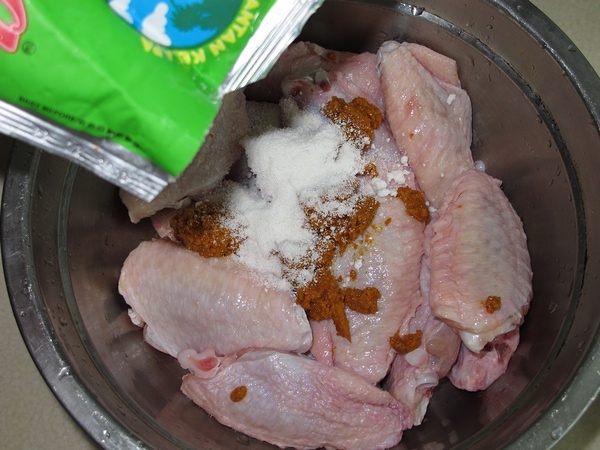 黄姜鸡翅饭的做法 步骤3