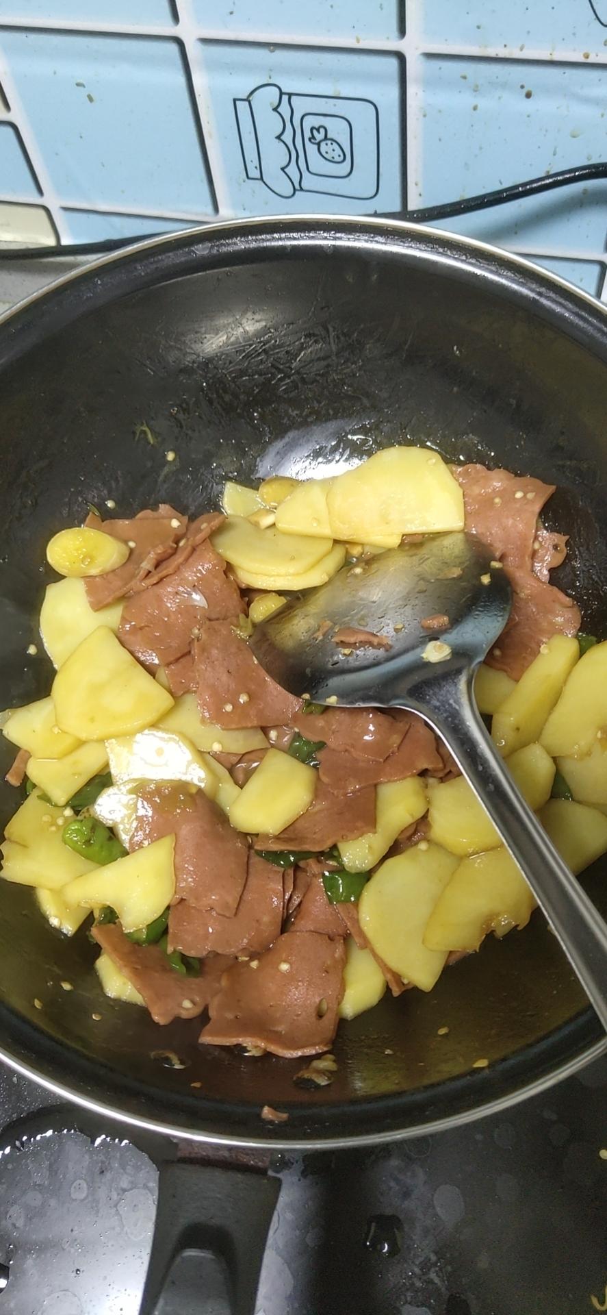 青椒土豆炒培根