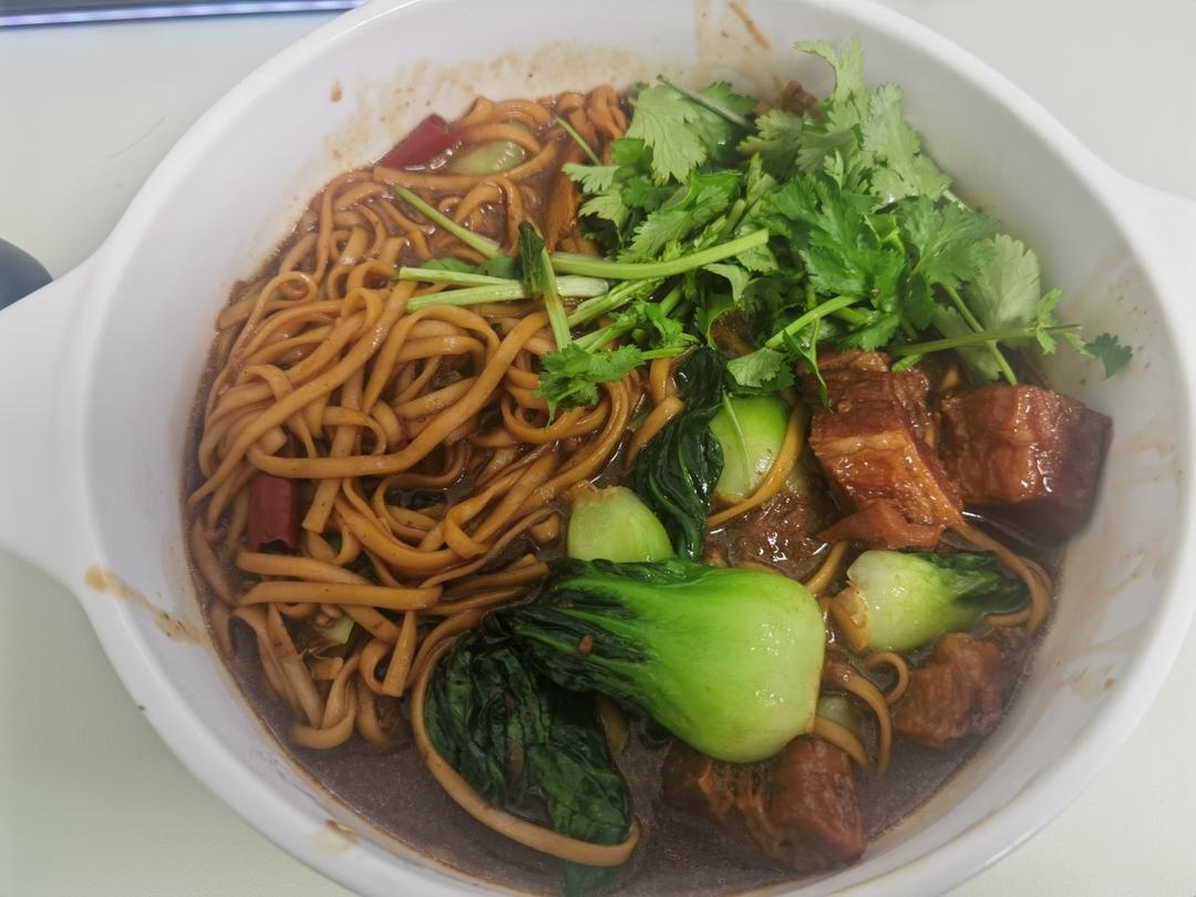 家庭版红烧牛腩面简单入味易入手