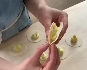 【他山之石】最简明的柳叶饺子（包子）包法（清晰视频）的做法 步骤1
