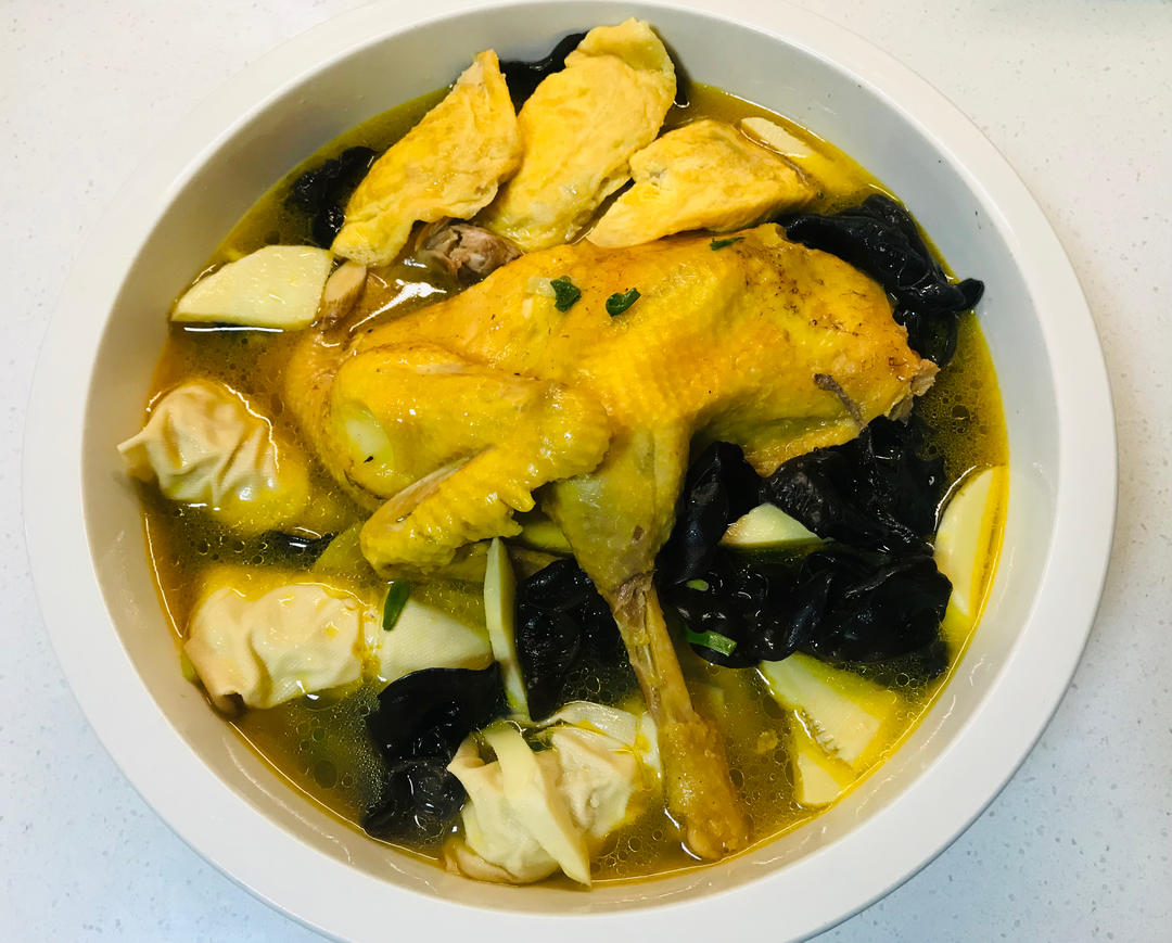 冬笋蛋饺肉皮菌菇玉米🌽鸡汤 by wqy