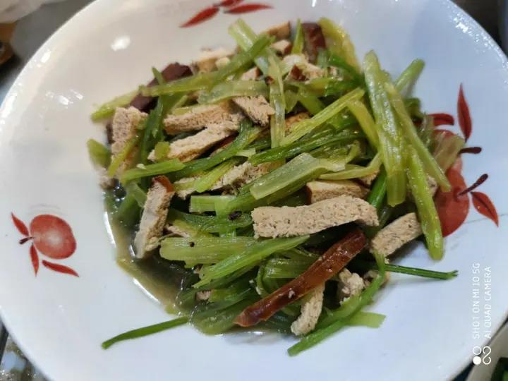 【芹菜香干肉丝】很奇怪！只有妈妈才炒得好这肉丝！