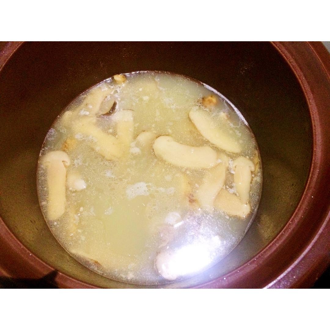 松茸排骨汤