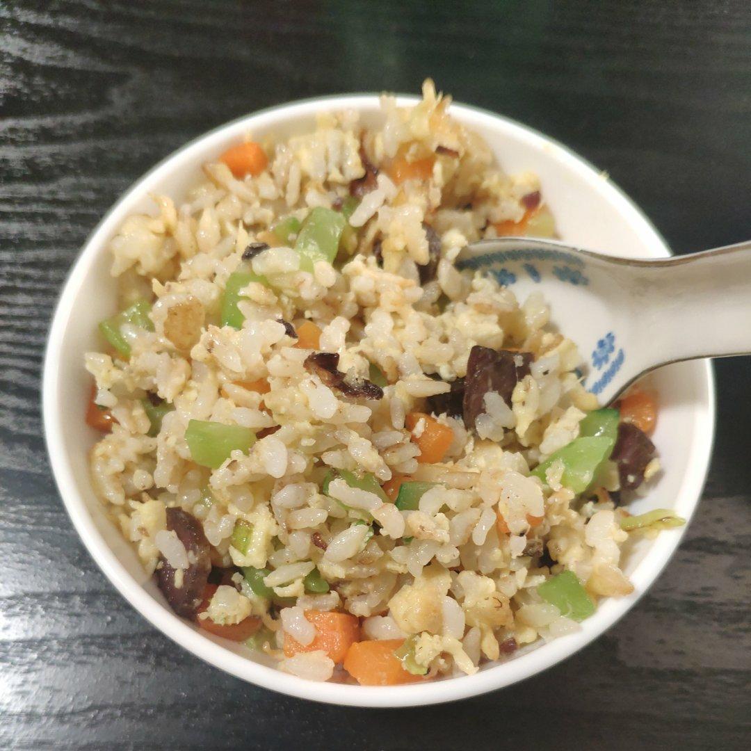 牛肉粒蔬菜炒饭