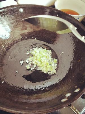 丝瓜炒虾米的做法 步骤3
