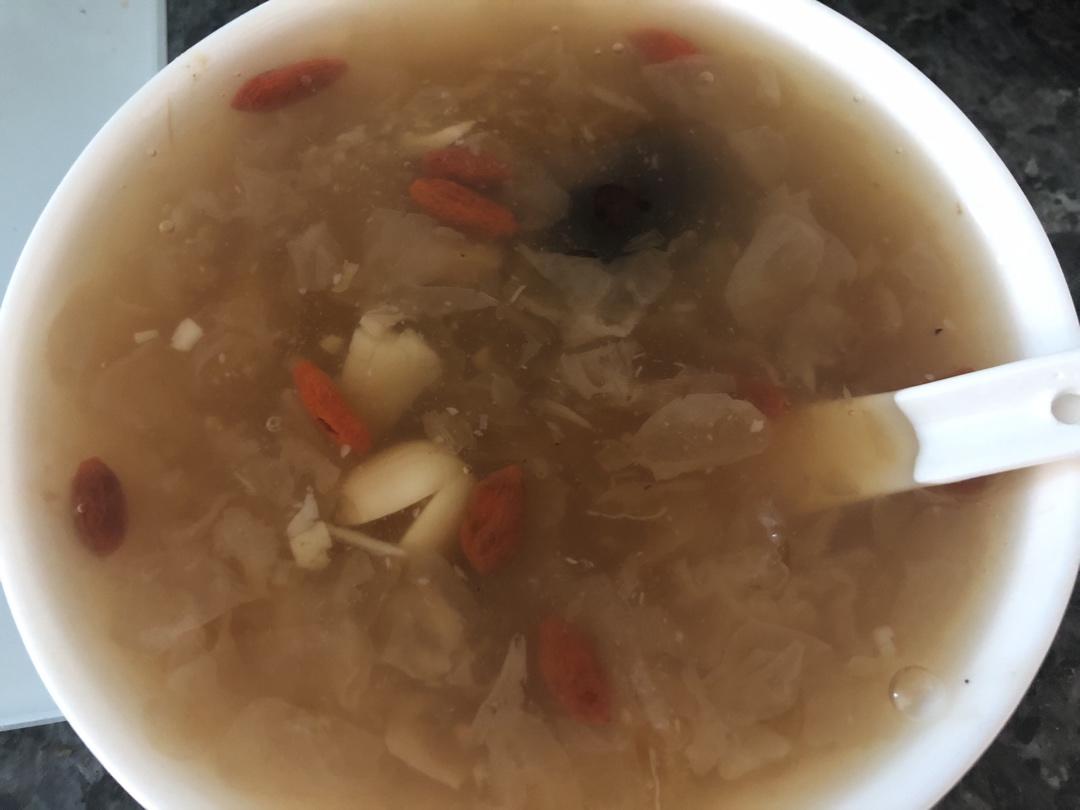 【10分钟出胶】银耳红枣汤