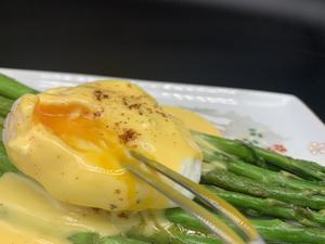 香煎芦笋佐🔥水波蛋🔥最爱溏心状鸡蛋～的做法 步骤7