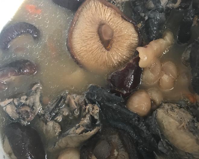 香菇乌鸡汤的做法