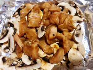 鸡胸肉吃法-无油蘑菇烤鸡胸（快手健身餐）的做法 步骤8