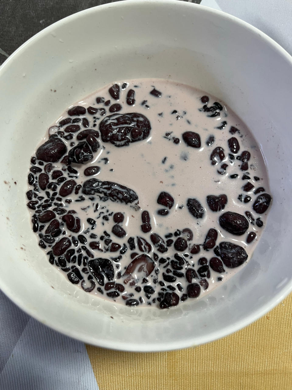 牛奶红枣黑米粥