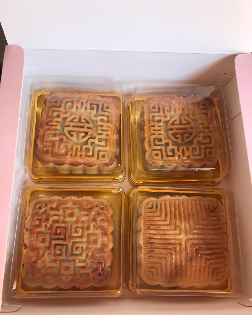 广式月饼—蛋黄莲蓉月饼