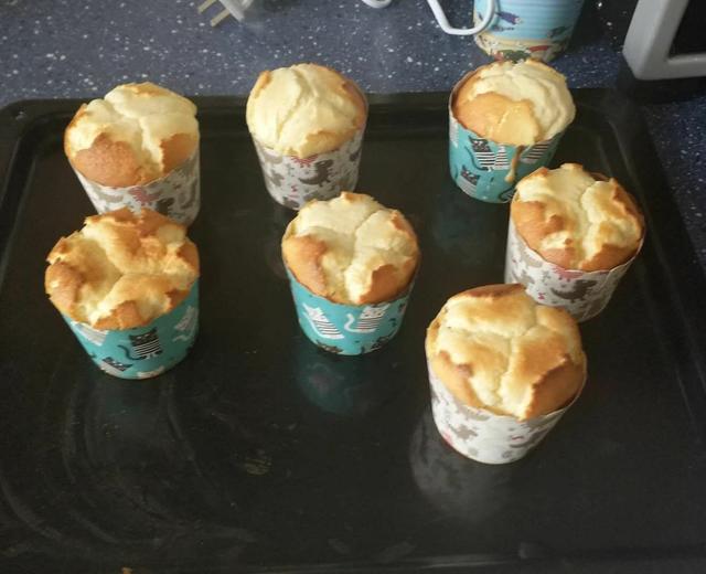 儿童海绵纸杯蛋糕的做法