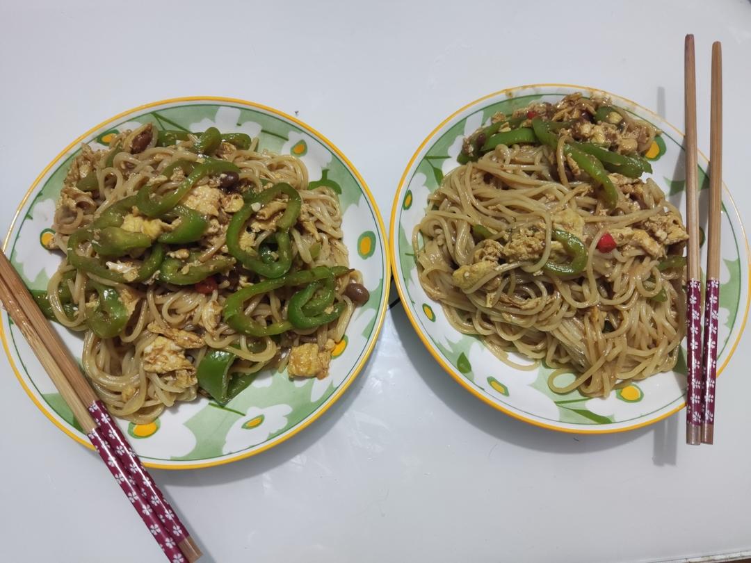 青椒鸡蛋拌面