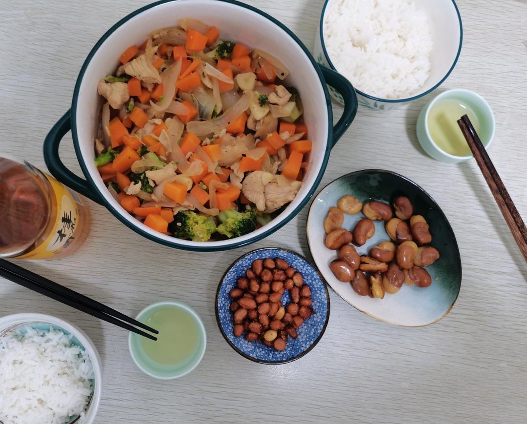 健康低脂家常菜—鸡胸肉炒西兰花