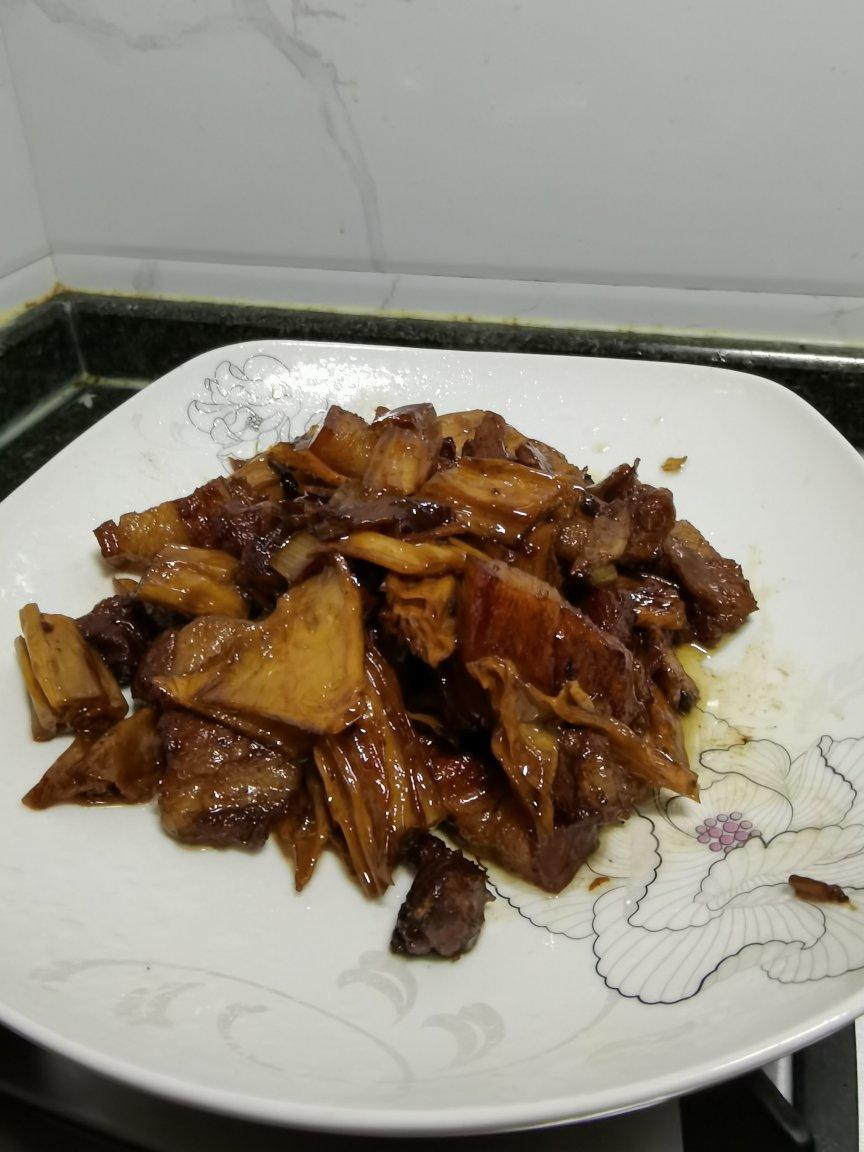 五花肉焖腐竹