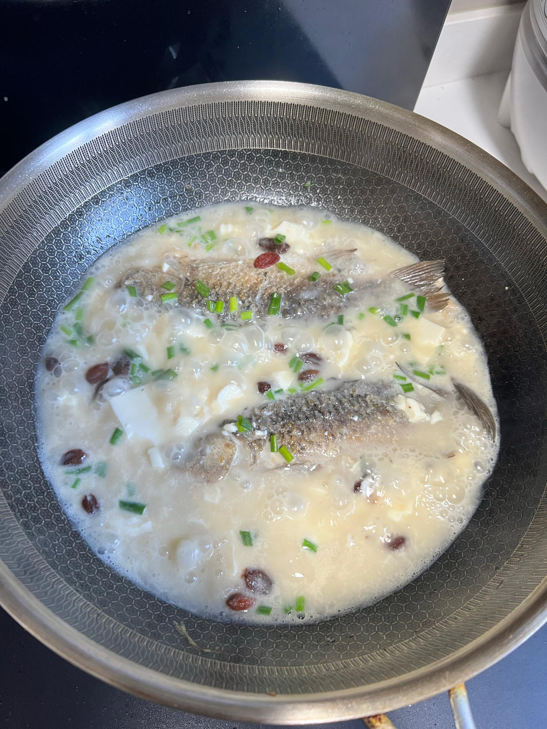 奶白鲫鱼豆腐汤～的做法