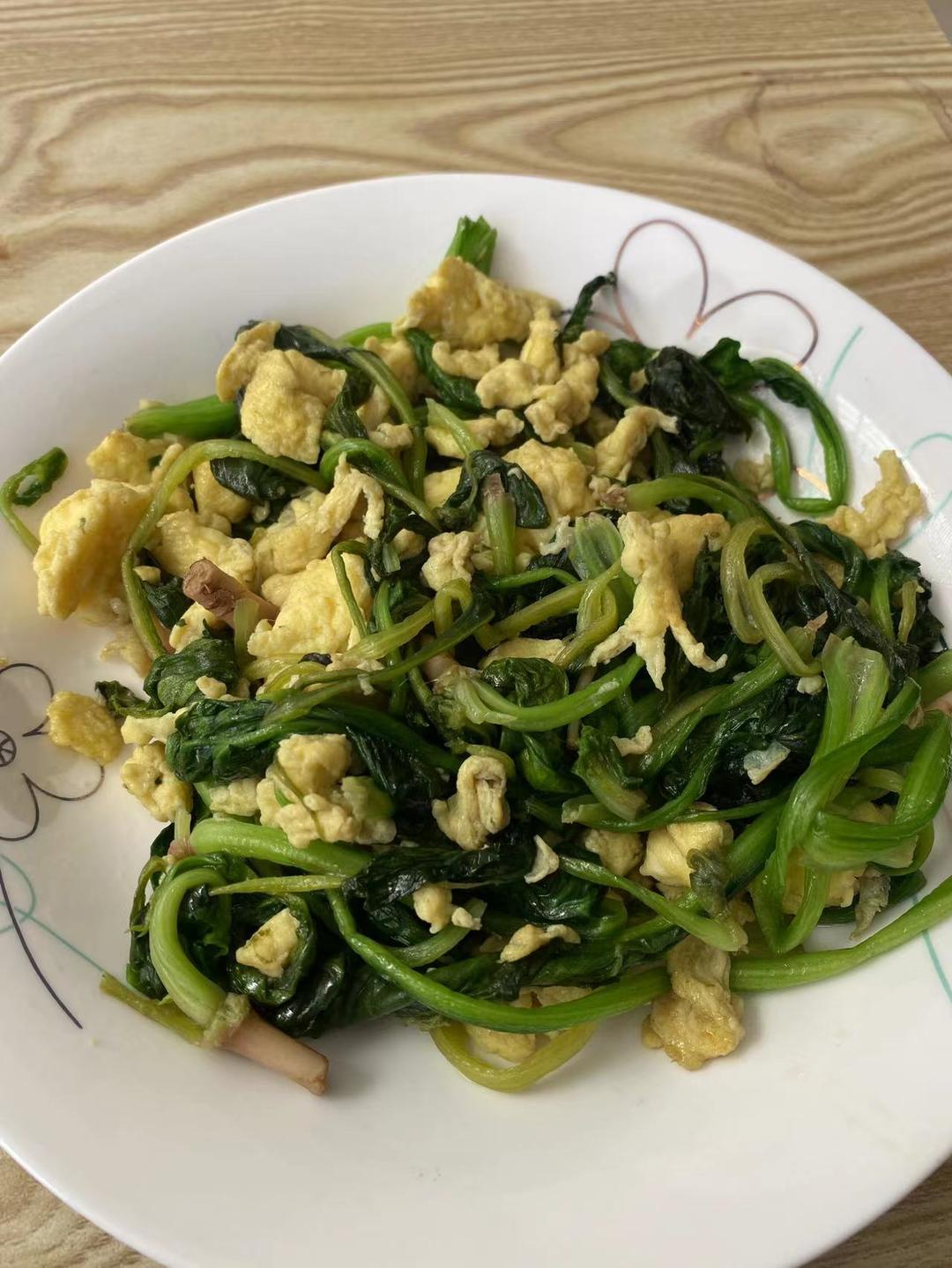 可缓解用眼疲劳的鸡蛋炒菠菜来啦