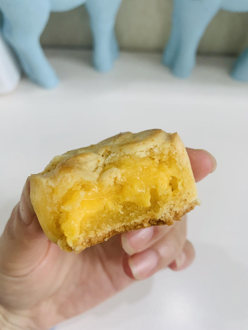 爆浆流心奶黄月饼-咸甜适中入口即化