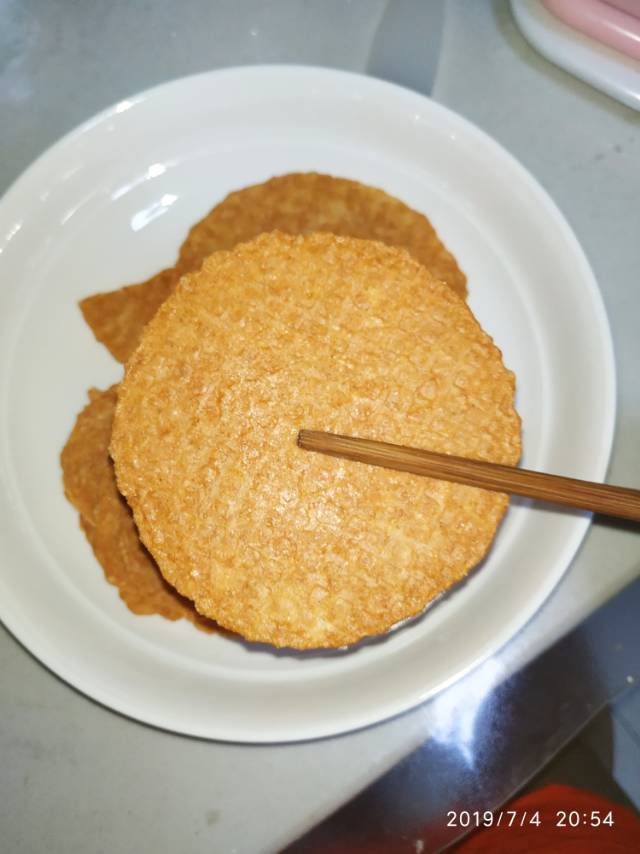 鲜的眉毛掉下来的自制虾片，老少皆宜，世界杯的磨牙小食(附有详细视屏)