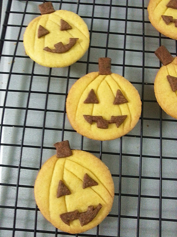 无需模具的万圣节南瓜饼干  Halloween pumpkin cookies