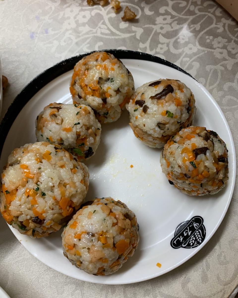 小盆友超爱的肉松饭团子