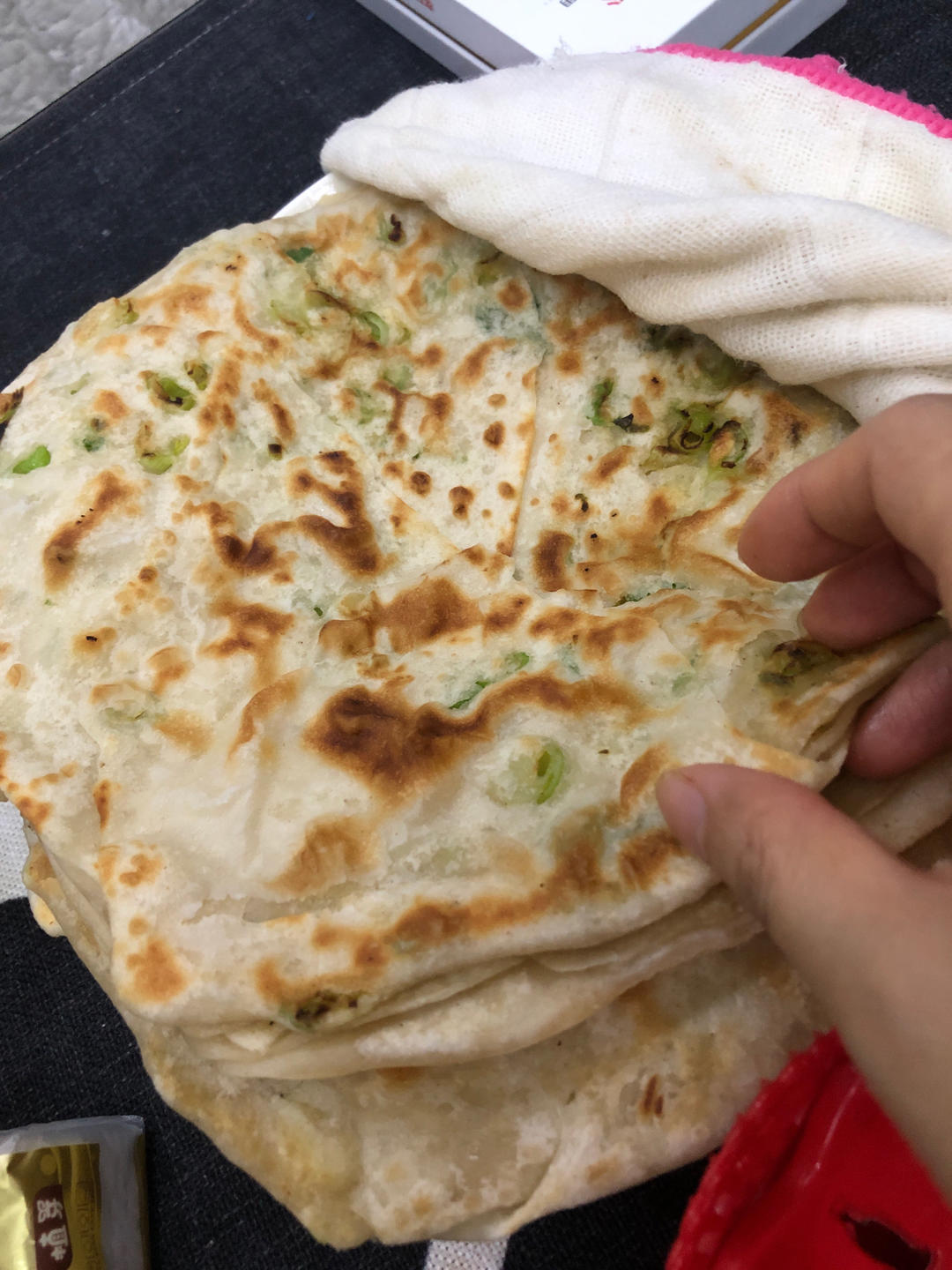 千层葱油饼  烙咸油馍 外焦里软（ 这样和面，即使放凉也不硬）半烫面葱花饼